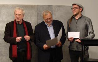 Preisverleihung am 26.10.2019 im Literaturhaus Berlin (v.l.n.r.: Frank-Thomas Gaulin (Stifter des Preises), Lienhard Böhning (Vorsitzender Erich-Mühsam-Gesellschaft), Kai Richarz (Wanderverein Bakuninhütte e.V.))